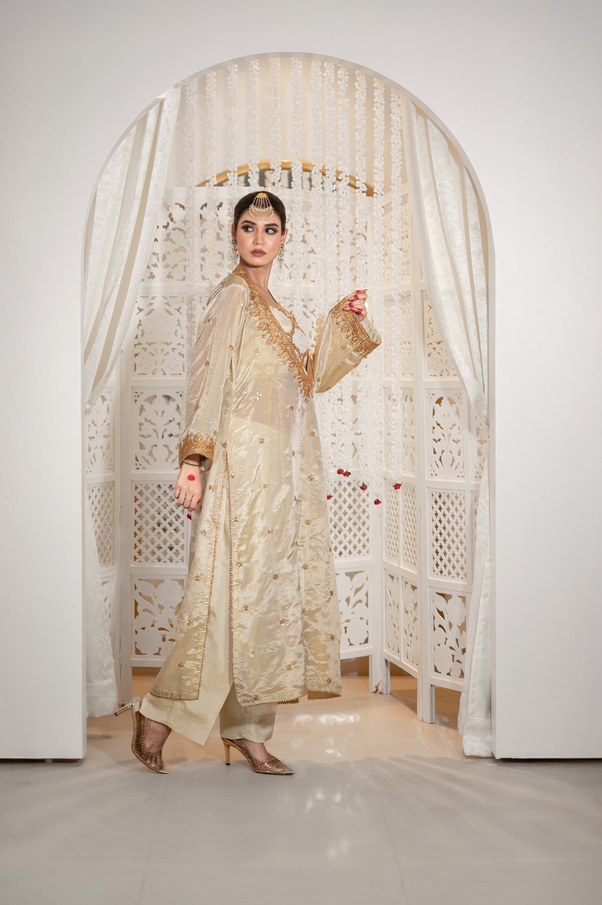 Noor-e-Zar | Ivory Embroidered Kurta Blouse Set