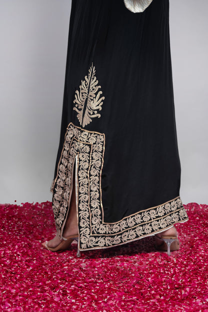 Siyah Raat | Black Night Embroidered Kaftan