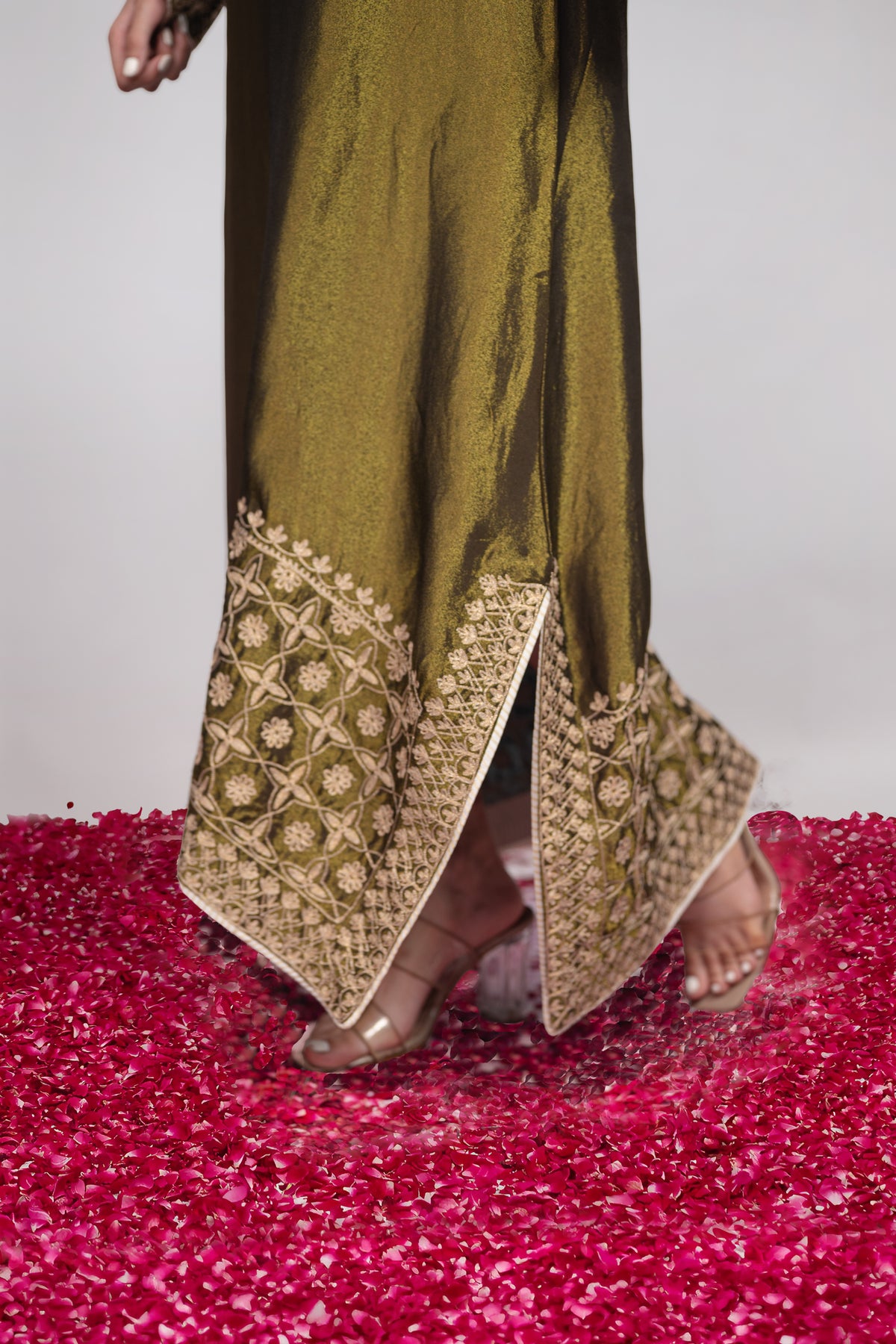 Zar-e-Shab | Deep Forest Embroidered Kaftan