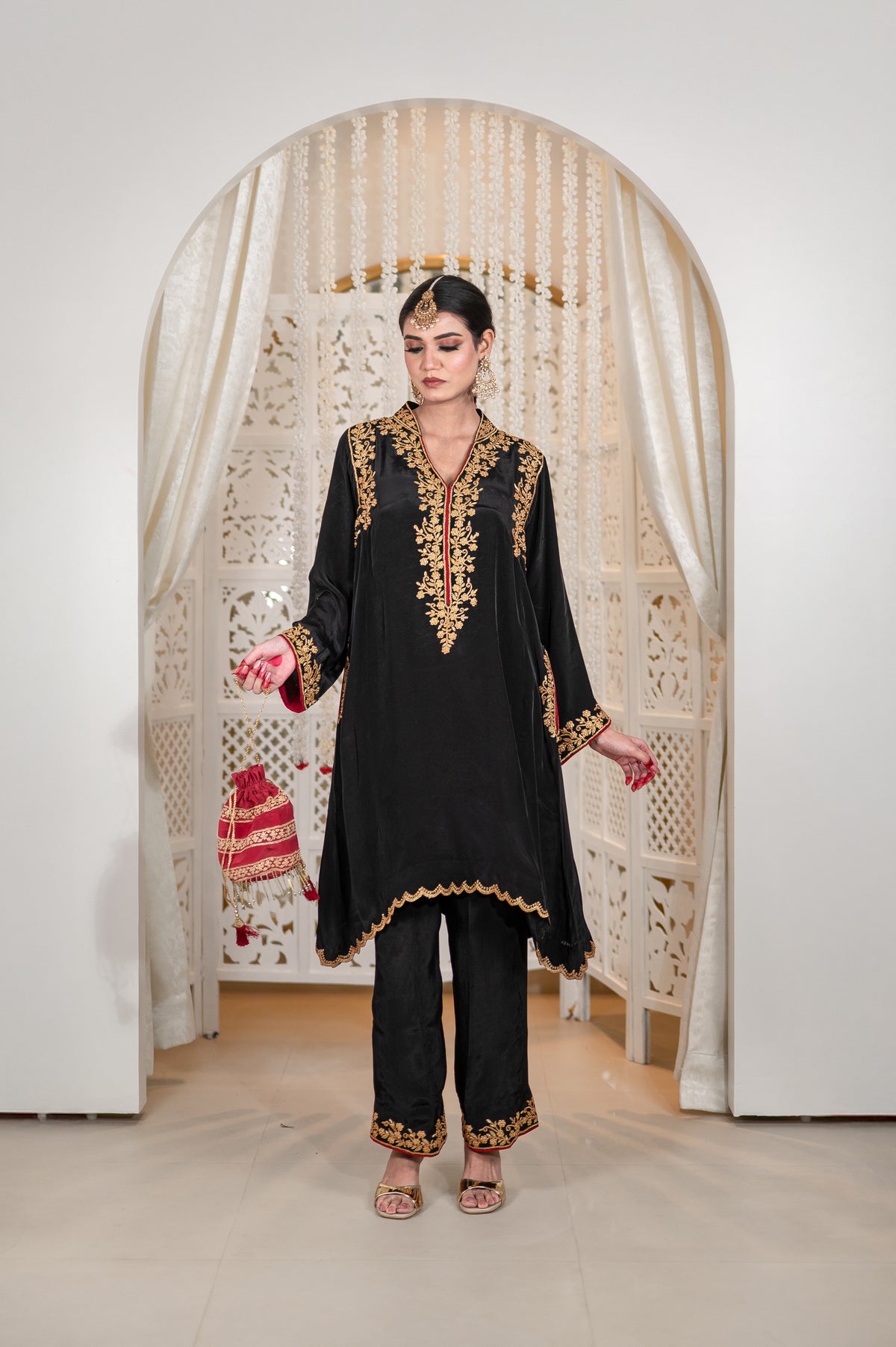 Shehzaad | Black Embroidered Pheran Set
