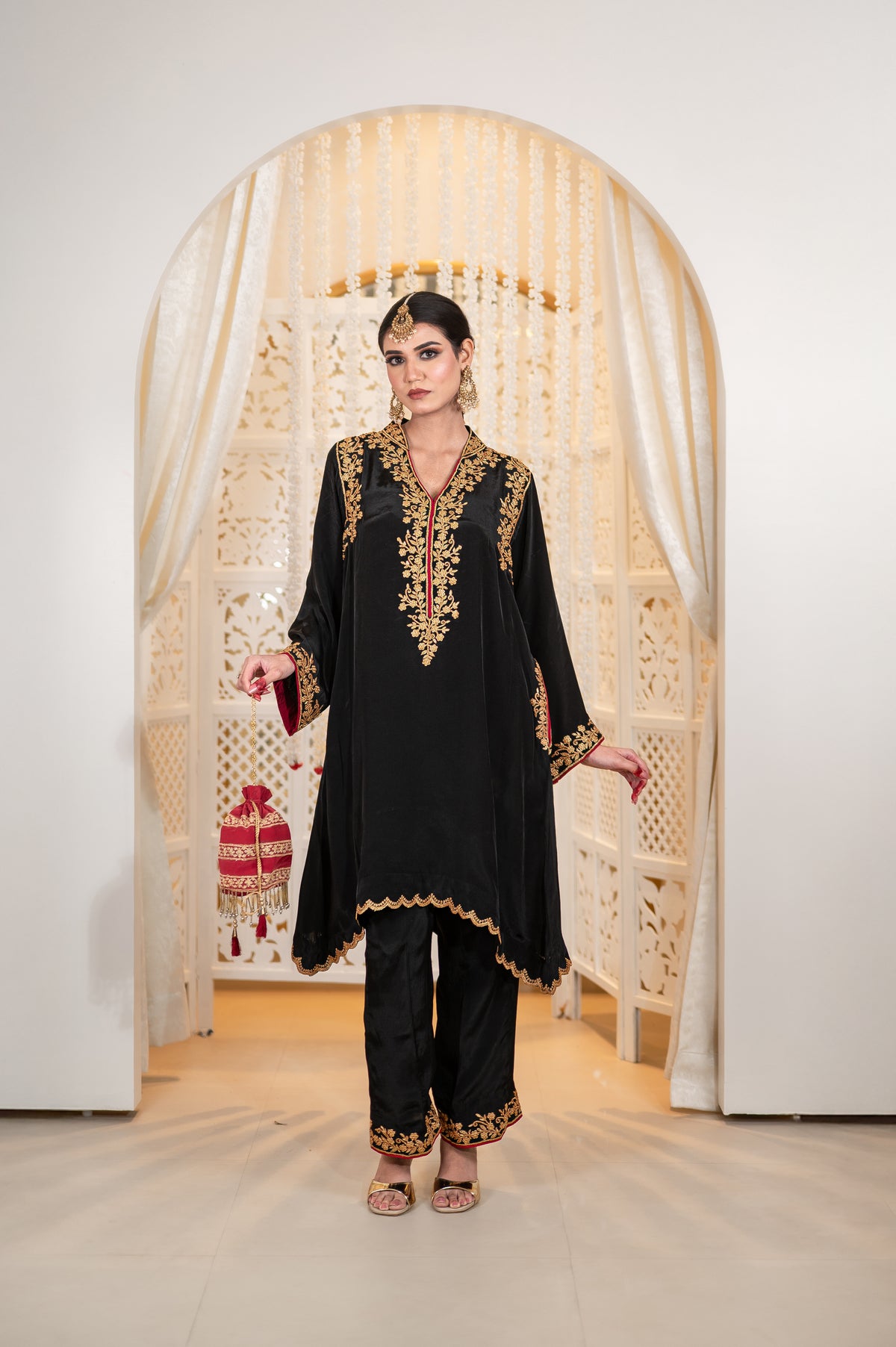 Shehzaad | Black Embroidered Pheran Set