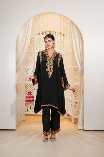 Shehzaad | Black Embroidered Pheran Set