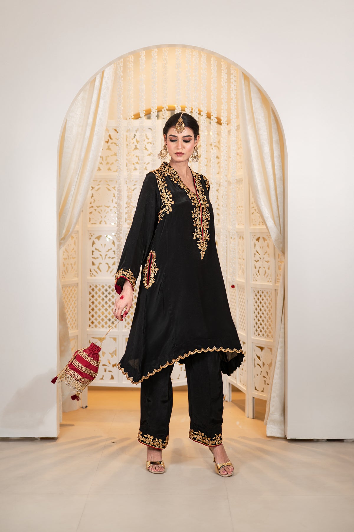 Shehzaad | Black Embroidered Pheran Set