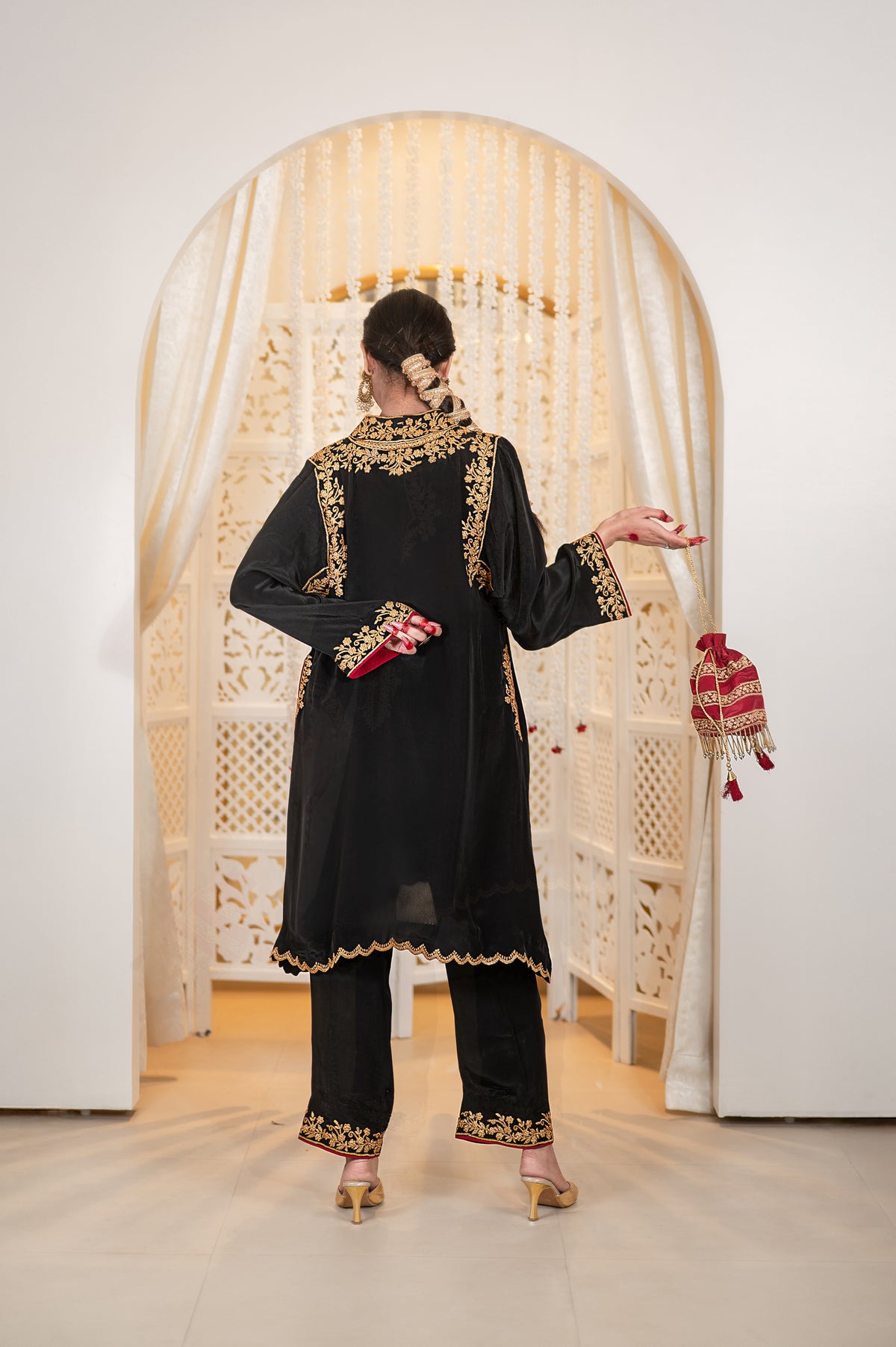 Shehzaad | Black Embroidered Pheran Set