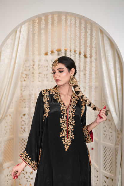 Shehzaad | Black Embroidered Pheran Set