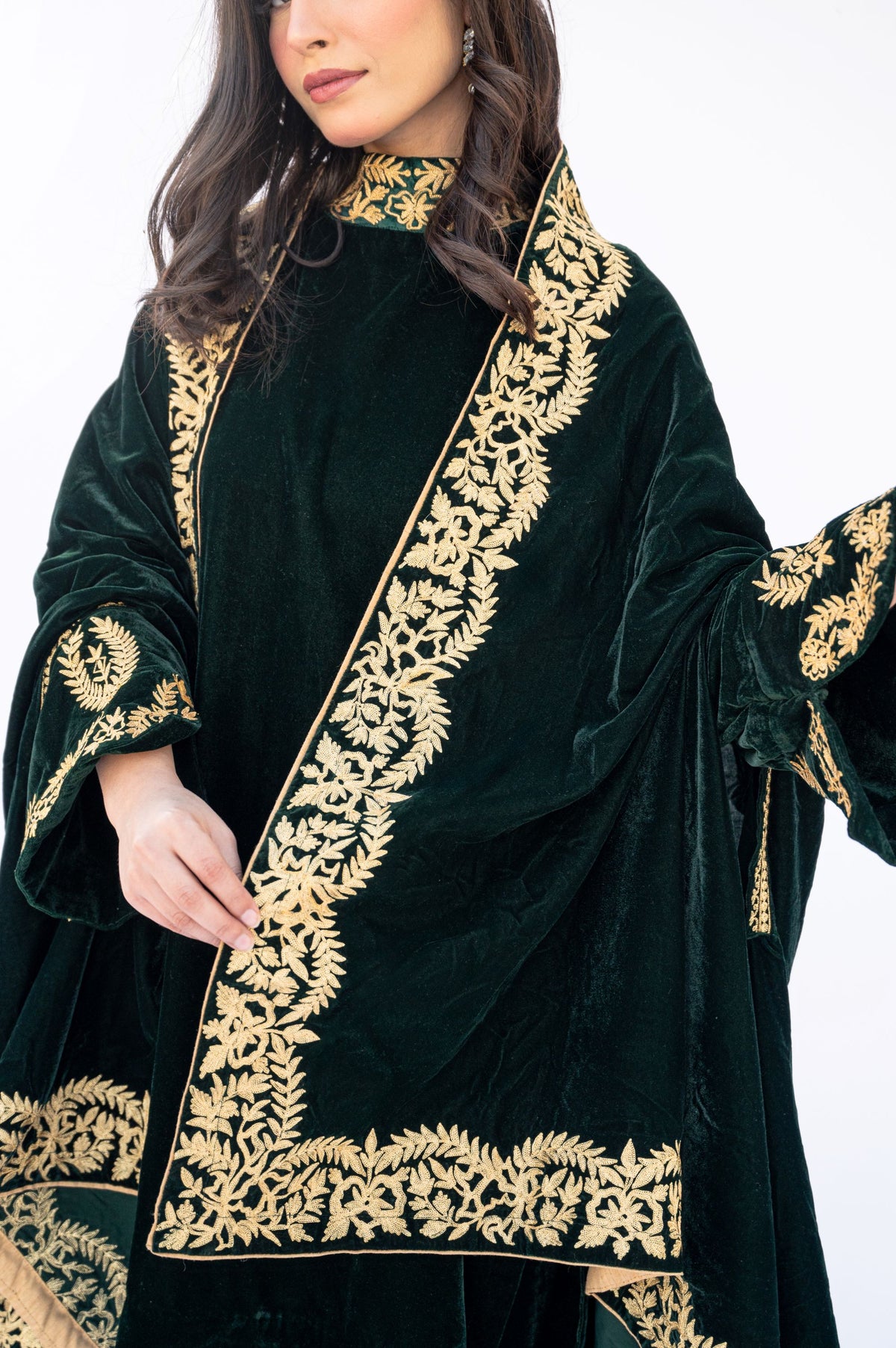 Dark green velvet round border Cape Set