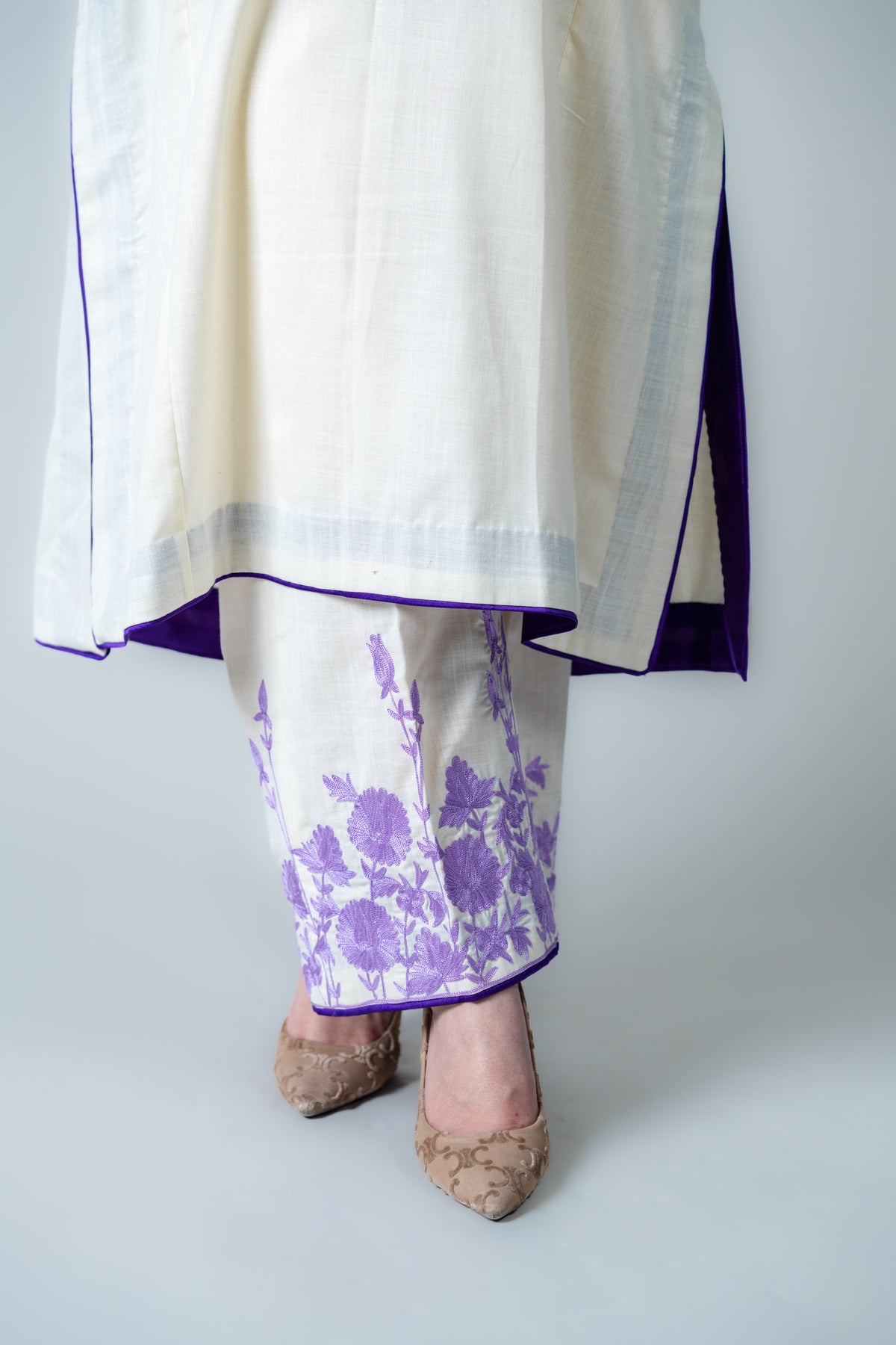 Off White Cotton Phiran Set With Purple Aari Embroidery