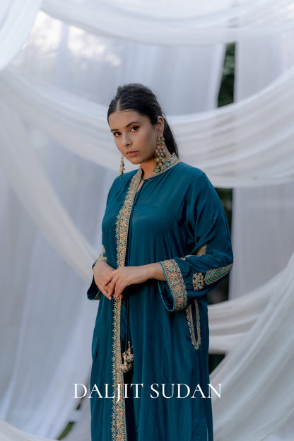 Peacock Blue Crepe Band Aari Set